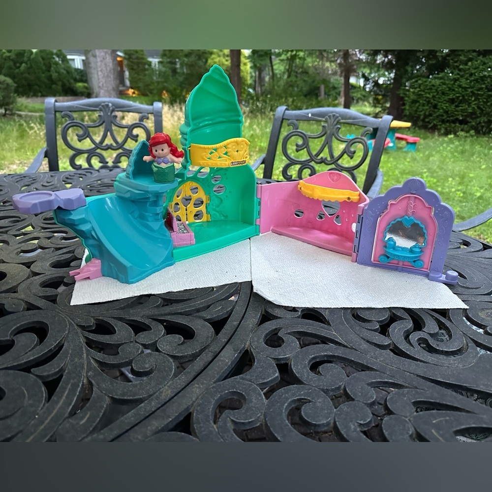 Fisher Price Disney Little Mermaid Ariel’s Castle - Picture 6 of 10